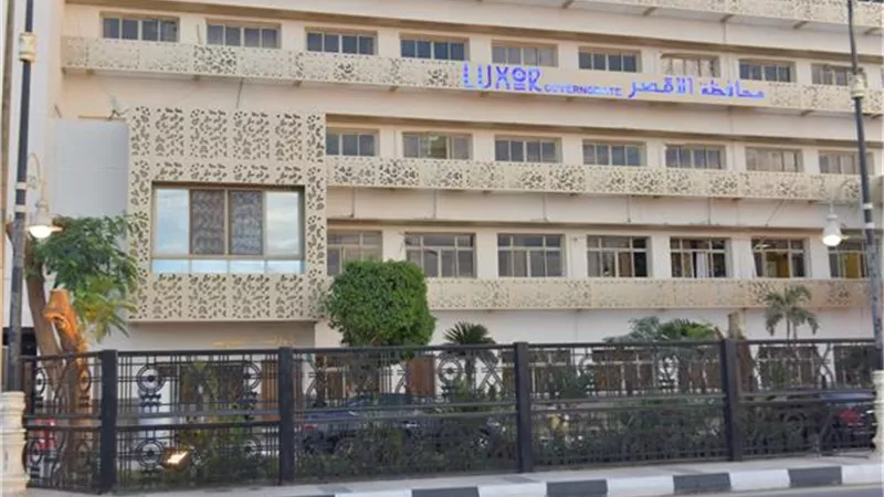 الأقصر تعلن عن بدء تطبيق التوقيت الشتوى لمواعيد إغلاق المحال
