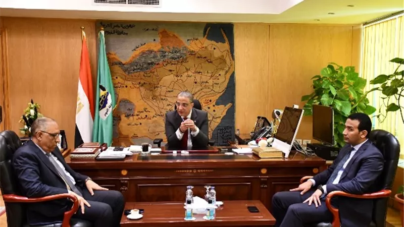 الانصاري وتوفيق يتفقدان أنشطة مبادرة تمكين الفتيات 