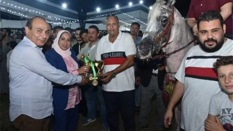 لليوم الثانى..توزيع مجسمات لحصان جامح على الفائزين بمسابقة أدب الخيل