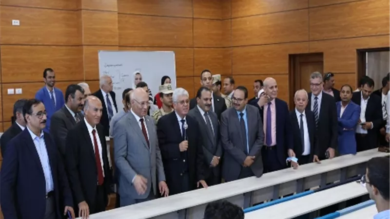 وزير التعليم العالي يتابع انتظام الدراسة لأول مرة بجامعة بنها الأهلية