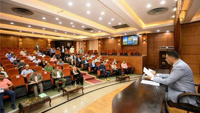مختار يتابع الطلبات المستوفاه لتقنين واضعي اليد على أملاك الدولة
