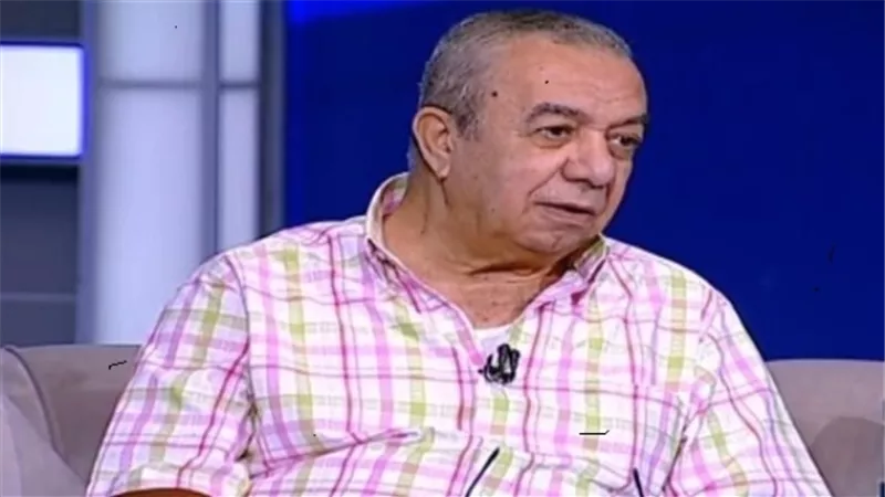 وصول جثمان المخرج عبد اللطيف لمسجد السيدة نفسية