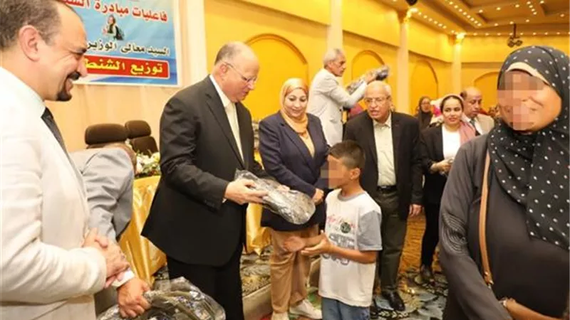 توزيع عدد ١٠٠٠ شنطة مدرسية وأدوات مدرسية على الطلاب والطالبات من أسر