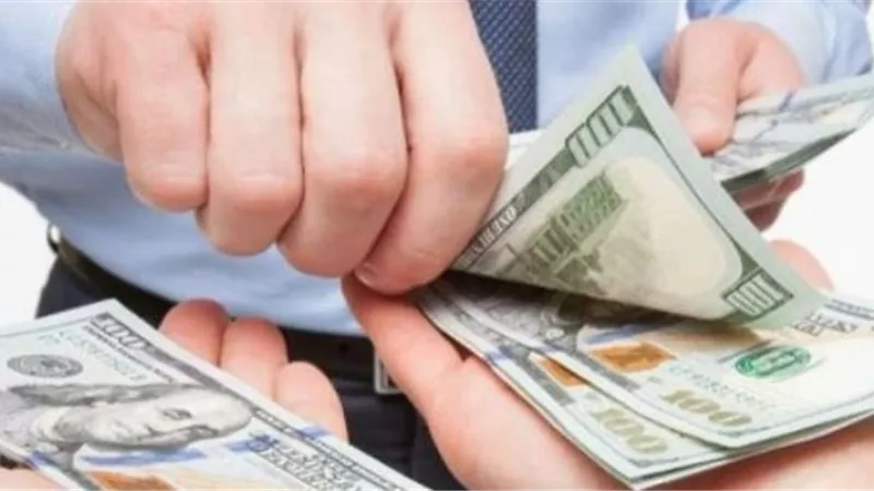 قواعد الاتجار فى العملة.. العقوبات تصل للحبس وغرامة 5 ملايين جنية