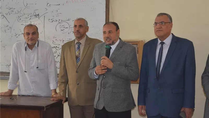 نائب رئيس جامعة الأزهرخلال تفقده كليات البنات باسيوط