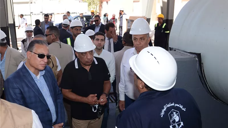 وزير قطاع الأعمال يوجعه برفع كفاءة مصانع مصر لصناعة الكيماويات