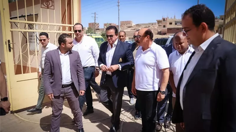 وزير الصحة: توفير الاحتياجات اللازمة لتحسين بيئةالعمل بالمنشآت الطبية