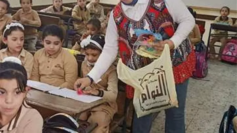 مسرح العرائس في استقبال تلاميذ اولي ابتدائي بمحمد فريد