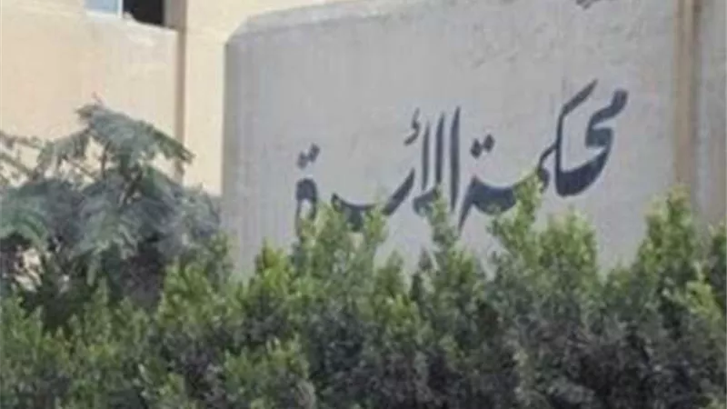زوجه على كرسى متحرك: اتخذ من شقة والدته وكرا للسهرات وشرب الخمور