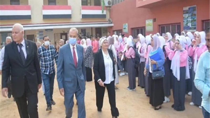 الهجان يتفقد مدارس القليوبية للإطمئنان على سير العملية التعليمية