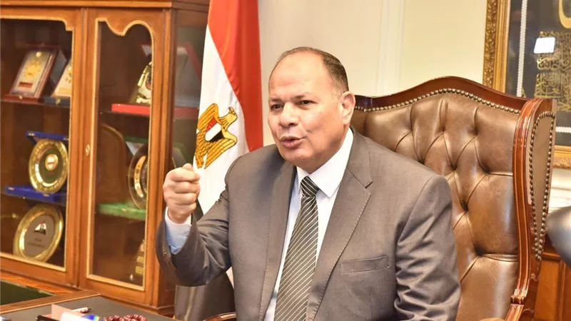 محافظ أسيوط يعلن متابعته لتطبيق المواعيد الشتوية لغلق المحلات