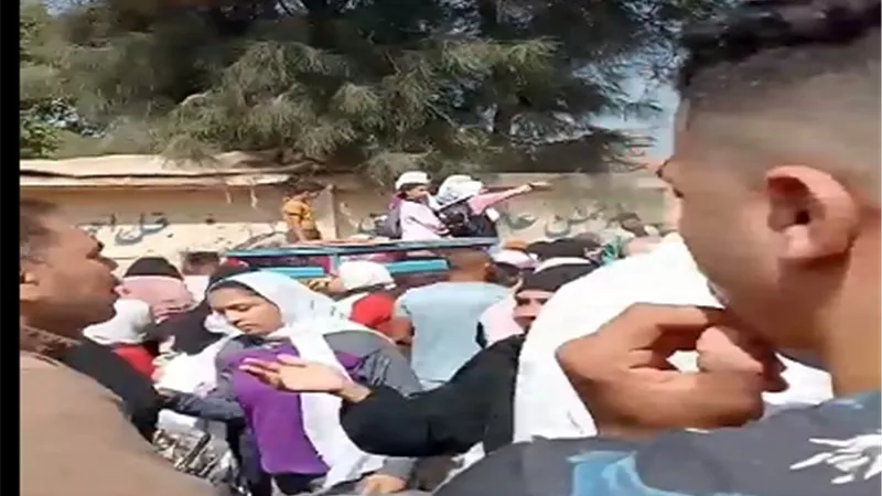 سقوط جزء من سور سلم مدرسة المعتمدية.. واصابة 7 طالبات.. فيديو