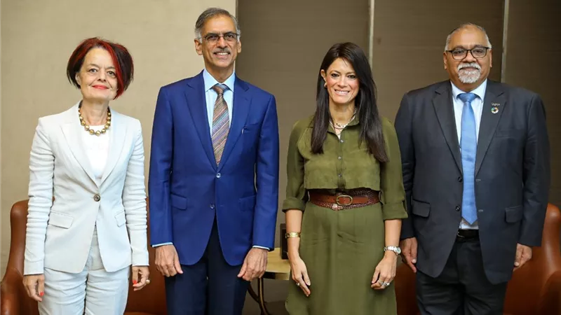 الحكومة تبحث التوسع في مشروعات التغذية المدرسية