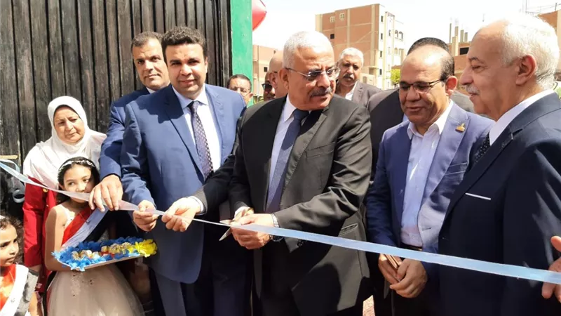 محافظ السويس يفتتح مدرستين لتعليم الاساسى فى بداية العام الدراسي