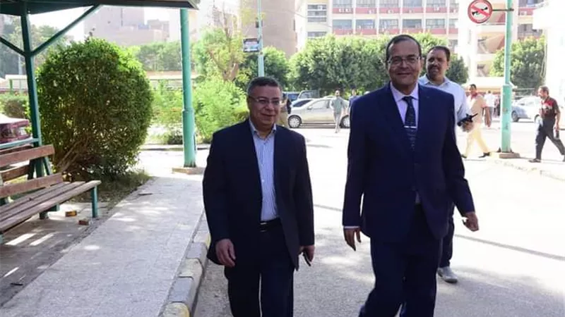 رئيس جامعة سوهاج يتابع سير العملية التعليمية بالحرم الجامعي القديم