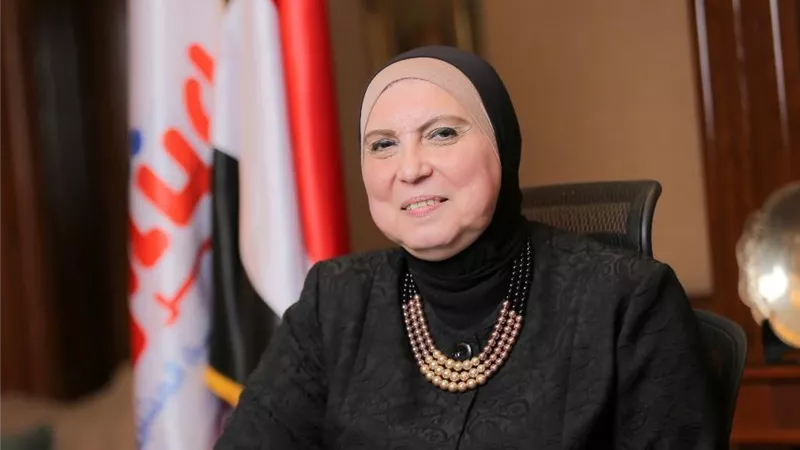 نيفين جامع …مبادرة 