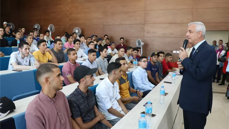 وزير التعليم العالى يستعرض تقريراً حول انتظام الدراسة بجامعة المنوفية