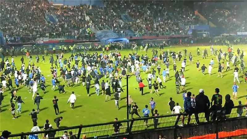 أول تعليق من فيفا على مجزرة ملعب إندونيسيا