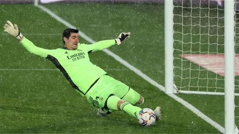 ريال مدريد يكشف تفاصيل إصابة كورتوا
