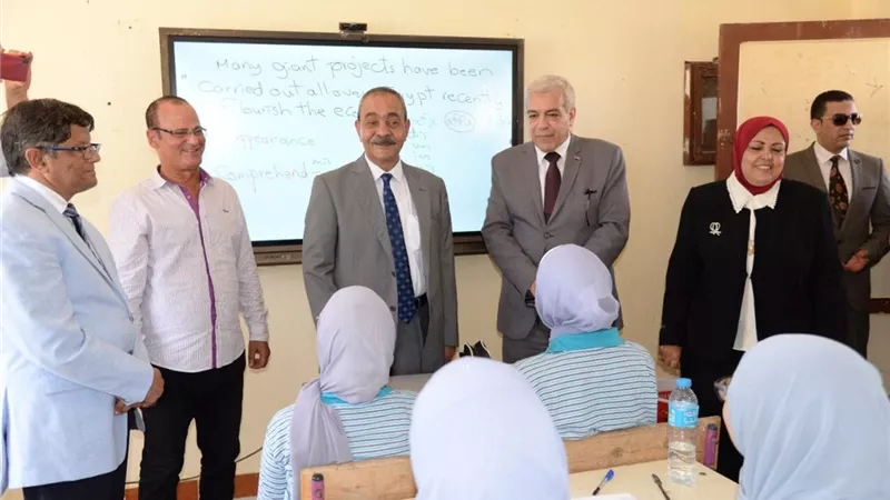 محافظ الإسماعيلية يوجه بتركيب مراوح لفصول مدرسة ام الأبطال الثانوية