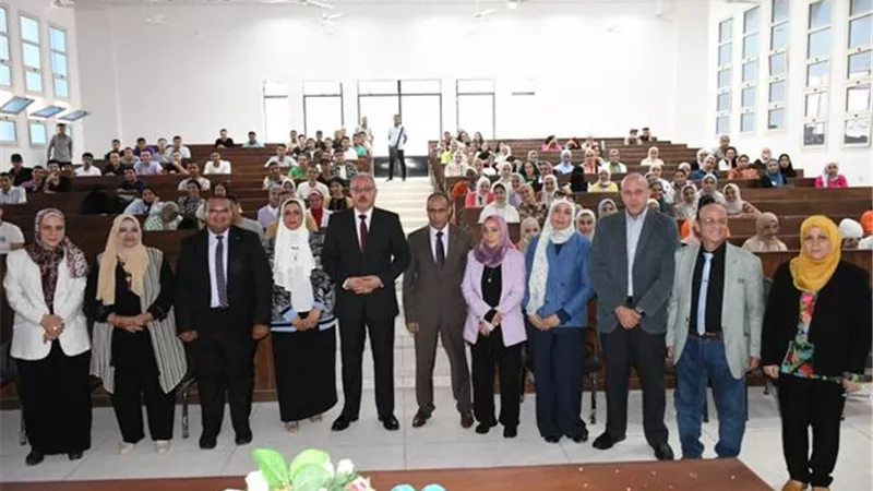 مندور يشهد استقبال طلاب كلية الصيدلة بجامعة الإسماعيلية الأهلية..صور