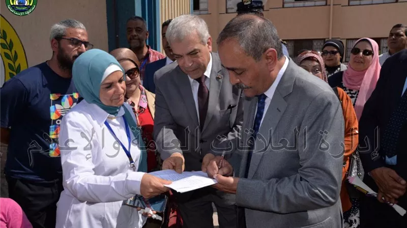 محافظ الإسماعيلية يستجيب لطلب ولية امر ويوجه بنقل ابنتها فورا