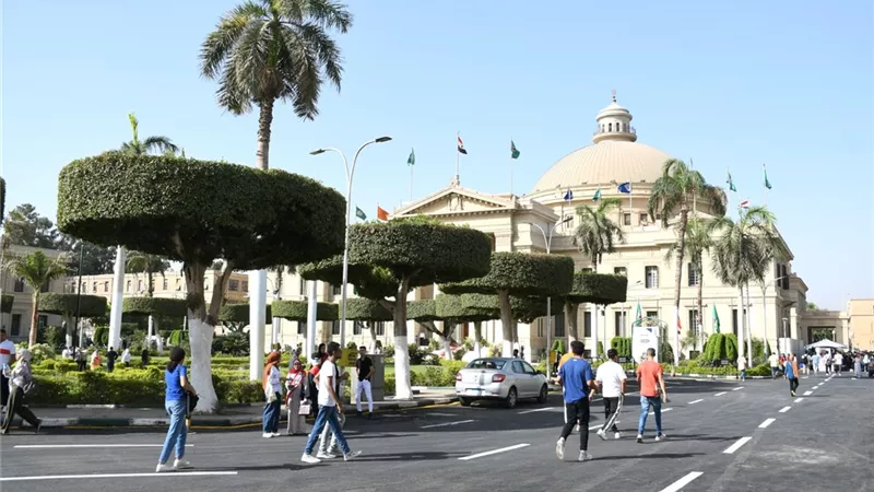 رئيس جامعة القاهرة يؤكد انتظام الدراسة في ثاني أيام العام الجديد