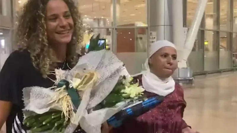ميار شريف تعود للقاهرة بعد التتويج بلقب بطولة بارما المفتوحة