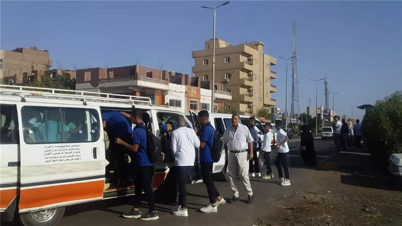 لجان من مجلس مدينة سفاجا لمتابعة خطوط السرفيس في بداية العام دراسي