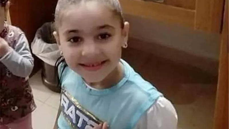 طالب يغتصب طفلة ويتركها بين الحياة والموت بالمنوفية