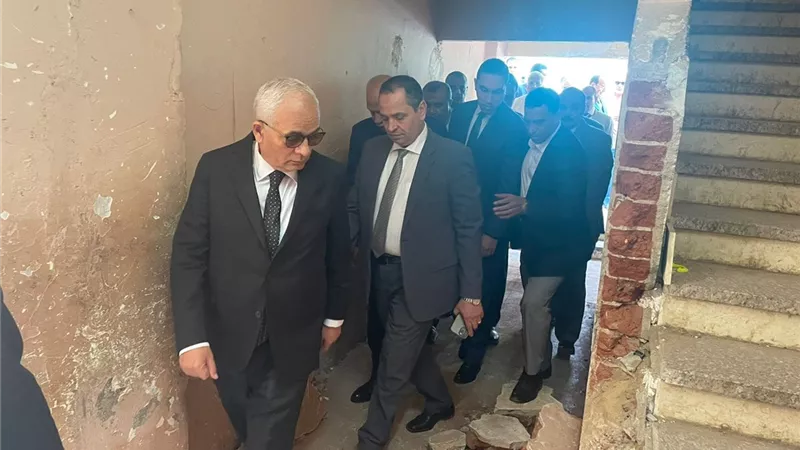 وزير التعليم ومحافظ الجيزة يتفقدان مدرسة المعتمدية الإعدادية بنات