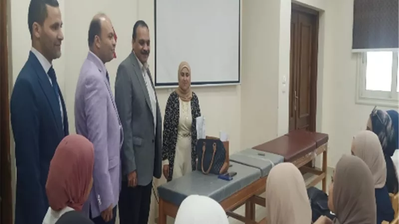 نائب رئيس جامعة بنها لشئون التعليم يتفقد سير الدراسة بـ ٣ كليات