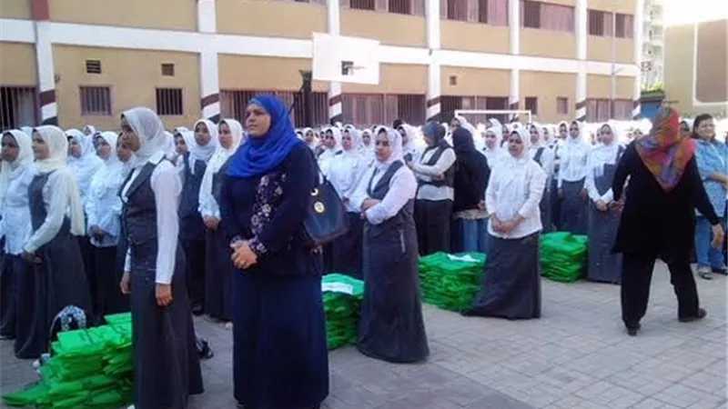 رئيس مدينة القصير يتابع انتظام العملية التعليمية بعدد من المدارس