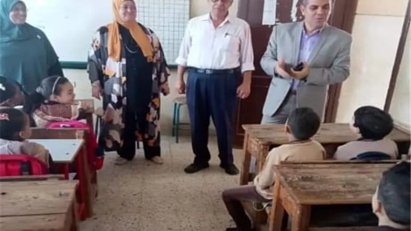 وكيل تعليم القليوبية يحث الطلاب على احترام المعلم والمدرسة