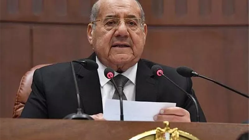 رئيس مجلس الشيوخ يهنئ الرئيس السيسي بالذكرى الـ49 لإنتصارات أكتوبر