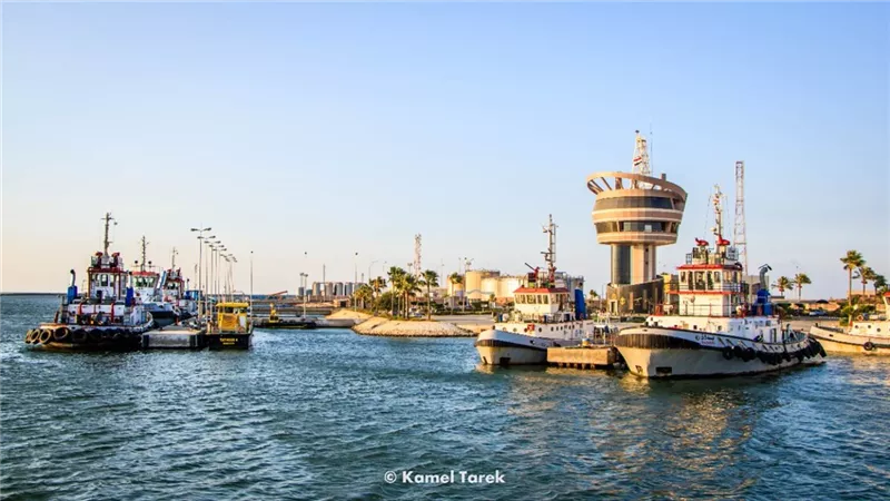 ٥٥ ألف طن بضائع و٢٨ سفينة و ٣٦٠٤ شاحنة على أرصفة ميناء دمياط