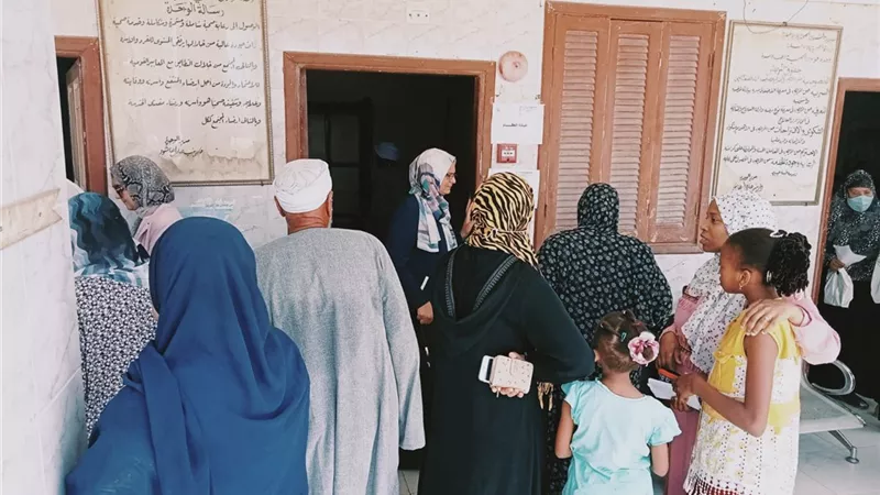 قافلة جامعة القناة تعالج 505 حالة في عين غصين بالإسماعيلية