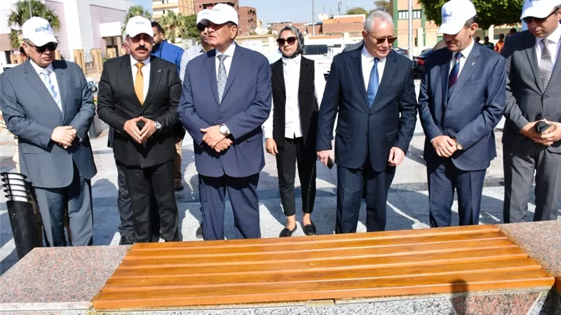 وزير التنمية المحلية ومحافظ أسوان يتفقدان مشروع ممشى أهل مصر