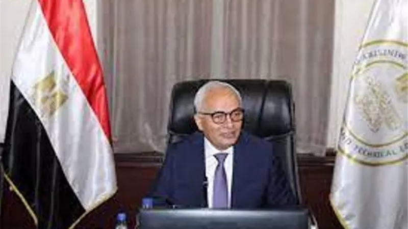 وزير التعليم ينعى طالبة كرداسة.. ويحيل المسئولين للمسائلة القانونية