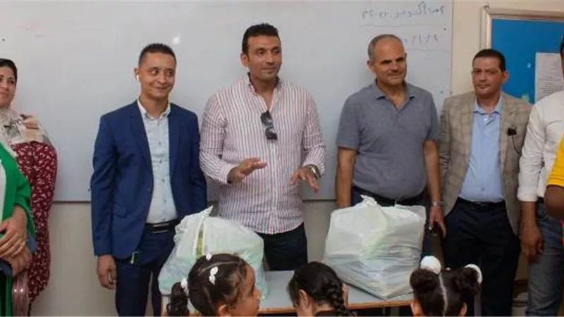 تفاصيل توزيع مستقبل وطن بالمحافظات للشنط مدرسية على الطلاب.. صور