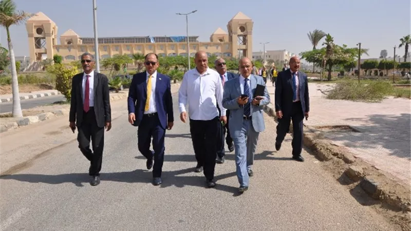 تفاصيل زيارة رئيس جامعة حلوان للمدن الجامعية والإدارة الطبية.. بالصور
