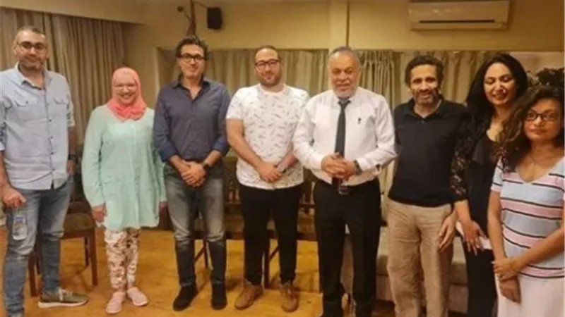 نقيب الممثلين يجتمع بوفد لمناقشة مشاركتهم القامة لمهرجان الدراما