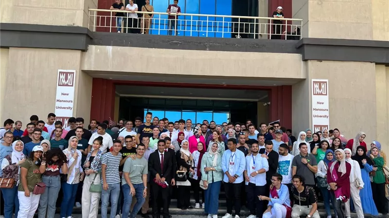 رئيس جامعة المنصورة الجديدة يفتتح الأسبوع التعريفي لطلاب كلية الطب