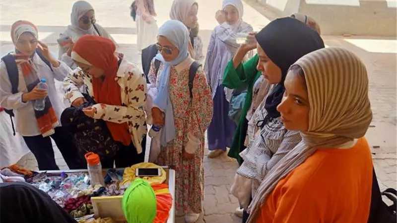بيطرى قناة السويس تستقبل طلابها الجدد بمعرض المنتجات التراثية