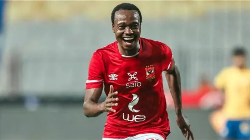 كولر يشكو من بيرسي تاو.. ومصيره مع الأهلي مهدد بالرحيل