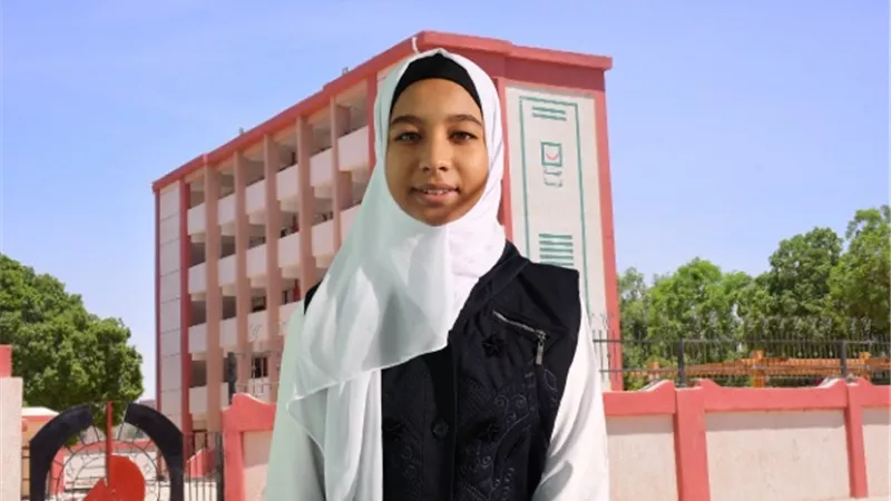 طالبة تتبنى عرض مشروعات 