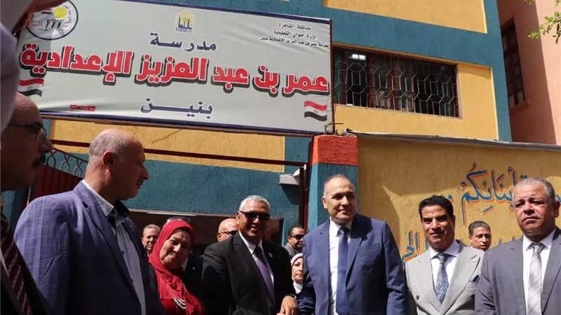 وكيل وزارة التعليم بالقاهرة يفتتح تجديدات مدرسة بحلوان