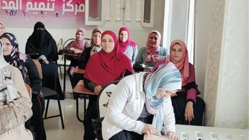 تدريب شباب وفتيات 13 قرية على عدد من الحرف ضمن حياة كريمة