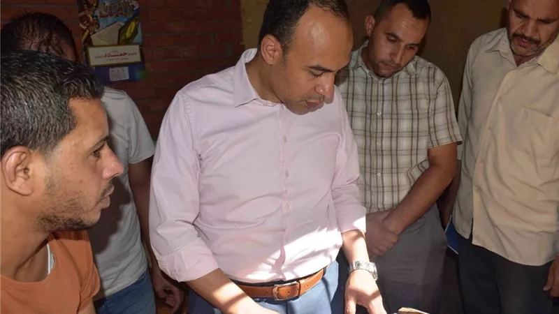 نائب محافظ المنيا يقوم بجولة مفاجئة على مخابز بنى مزار