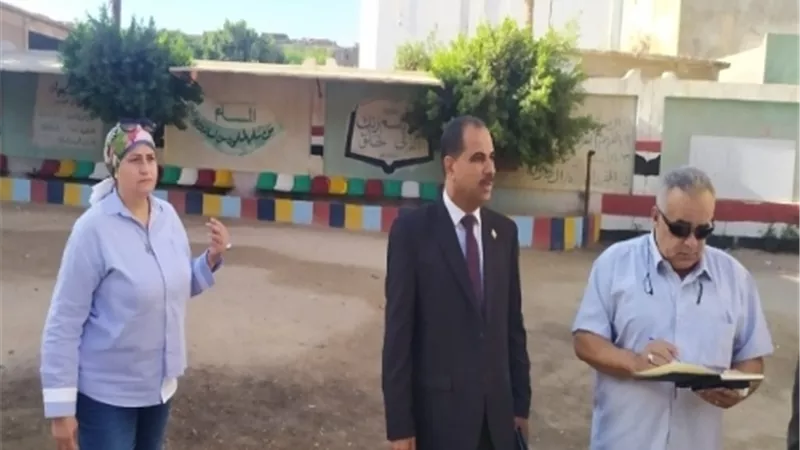 مدير تعليم القليوبية تتابع انتظام الدراسة بعدد من مدارس الخانكة